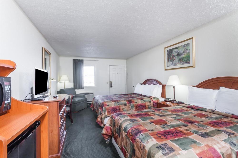 Rodeway Inn Cadiz ภายนอก รูปภาพ
