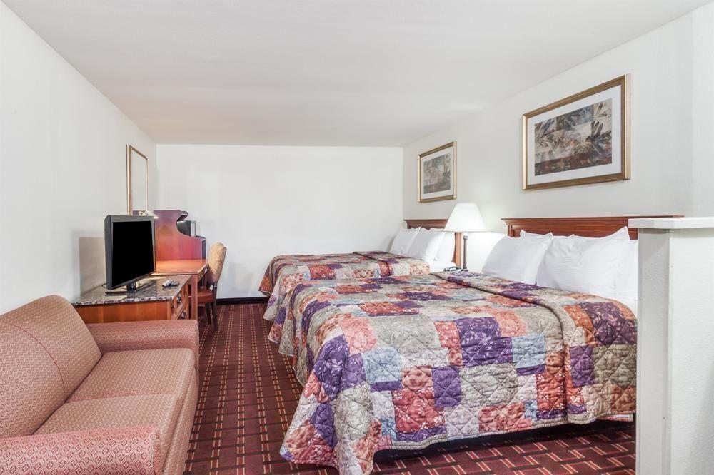 Rodeway Inn Cadiz ภายนอก รูปภาพ