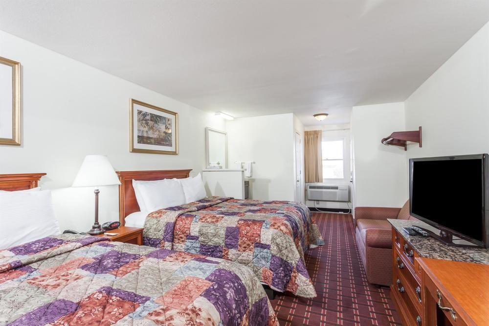 Rodeway Inn Cadiz ภายนอก รูปภาพ
