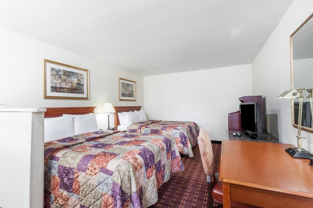 Rodeway Inn Cadiz ภายนอก รูปภาพ