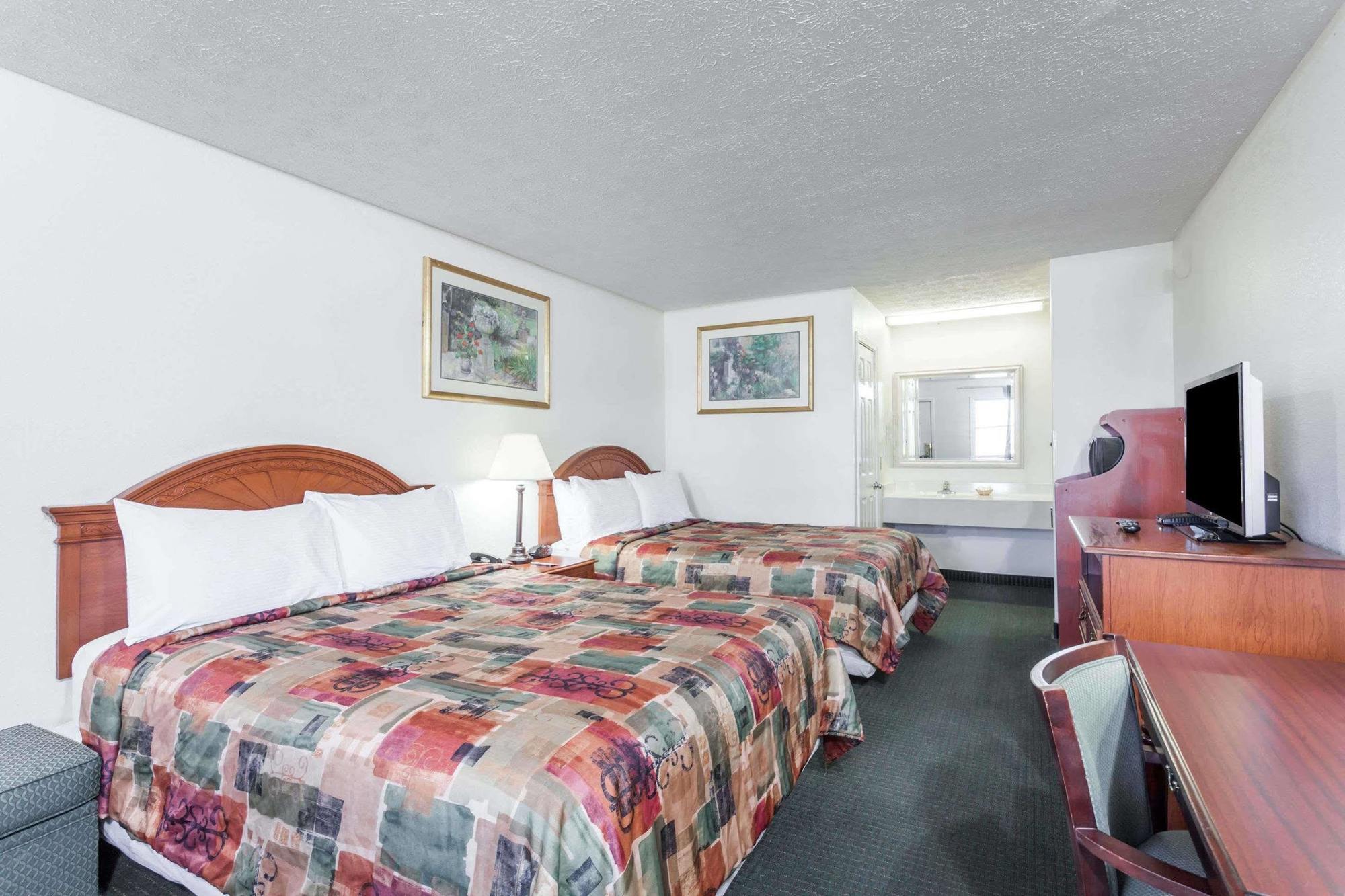 Rodeway Inn Cadiz ภายนอก รูปภาพ
